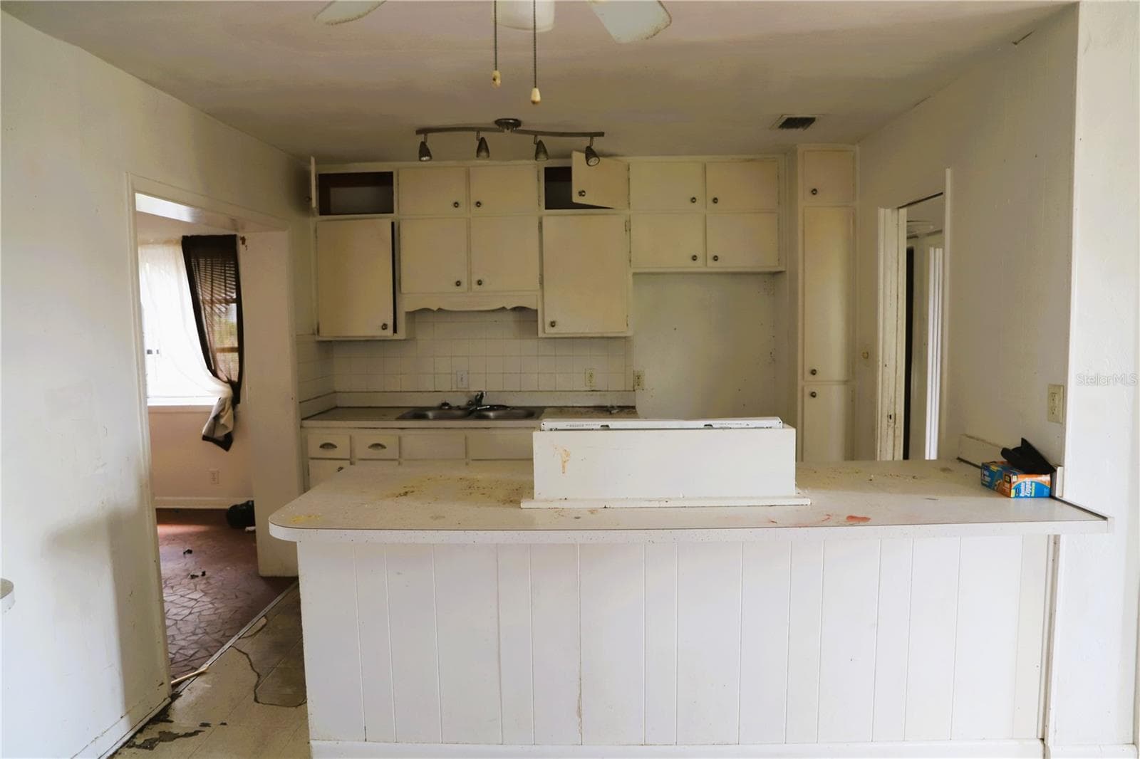 Single Family Residence at 21514 SE 69TH AVE, HAWTHORNE, photo 6 of 11