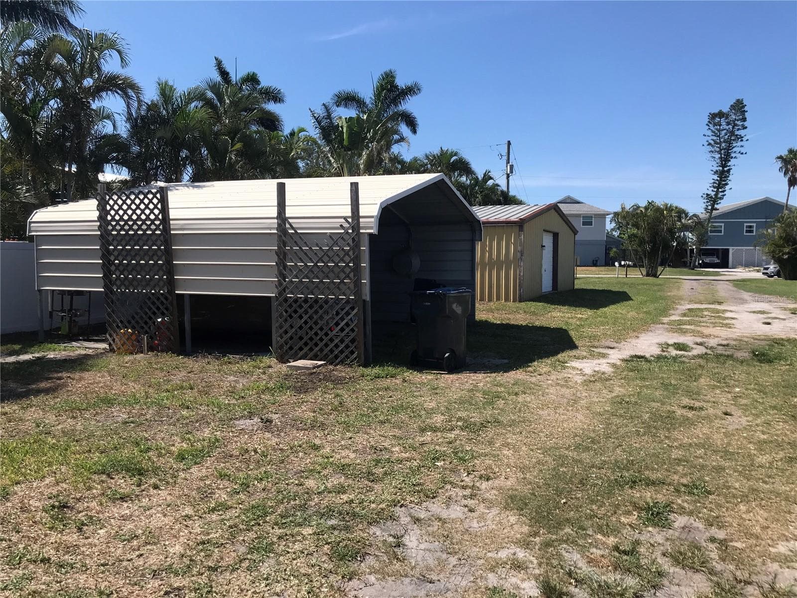 Car port and Garage - 3312 W SHELL POINT RD, RUSKIN