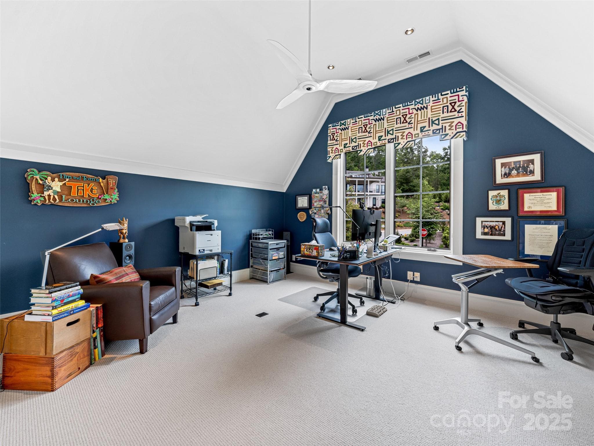 Upper floor 3rd Guest Bedroom/Office/Craft space - 3 Bayonne Trail, Asheville