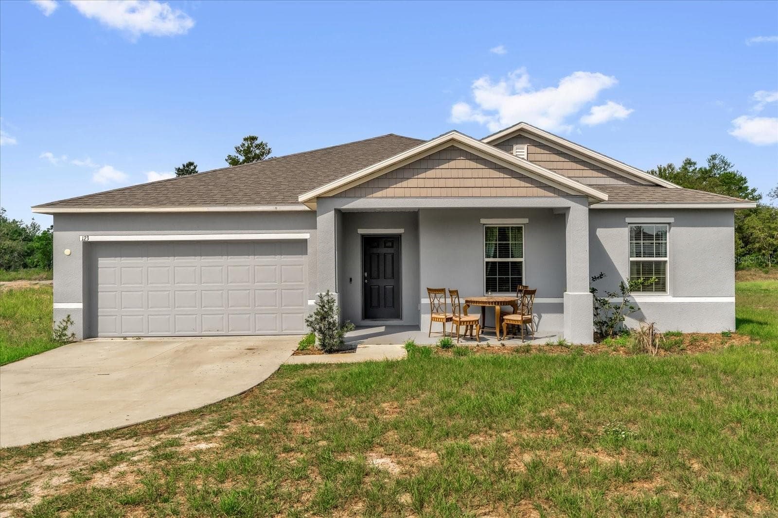 123 ZINNIA LN W