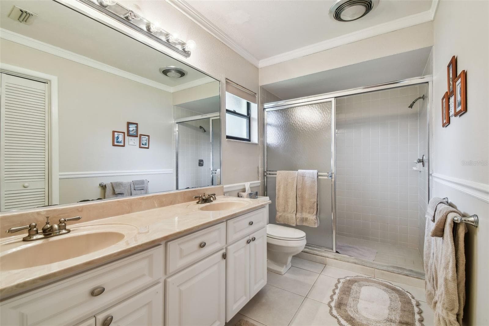 Main bath with double sink vanity - 3476 TARPON WOODS BLVD, PALM HARBOR