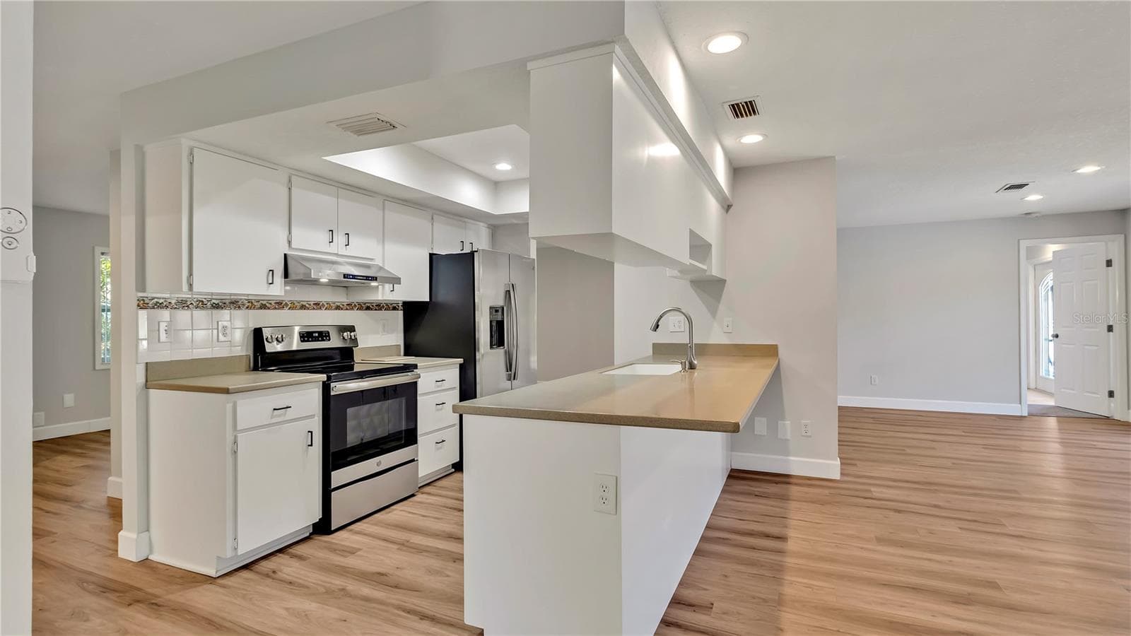 Open Kitchen (11x13) with Breakfast Bar leading to the Family Room - 7801 17TH WAY N, ST PETERSBURG