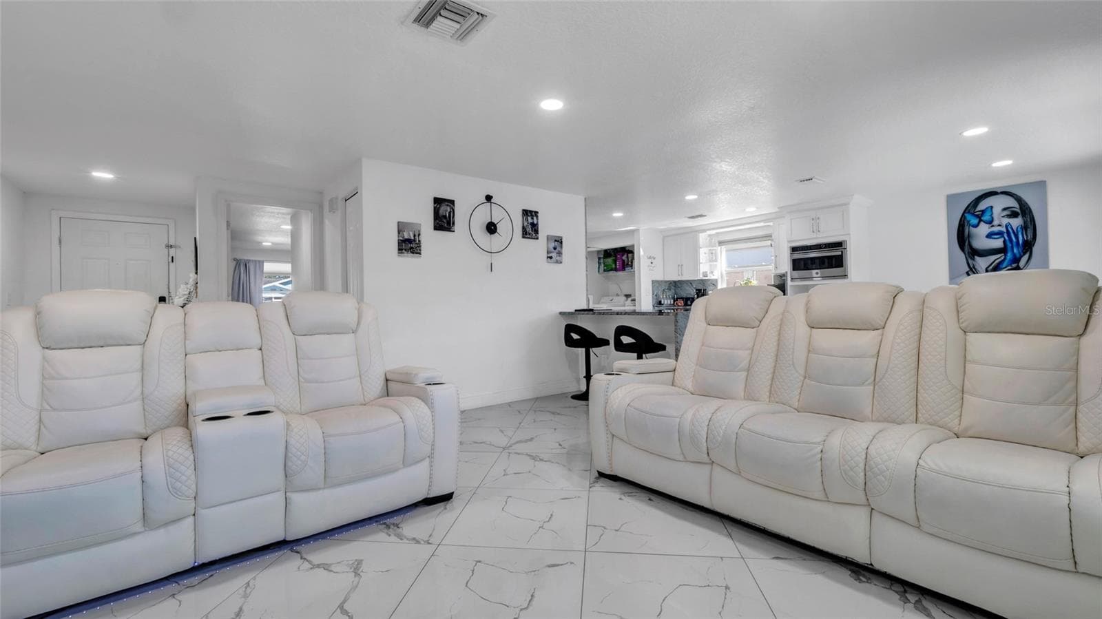Single Family Residence at 12416 QUEENSLAND LN, TAMPA, photo 8 of 45