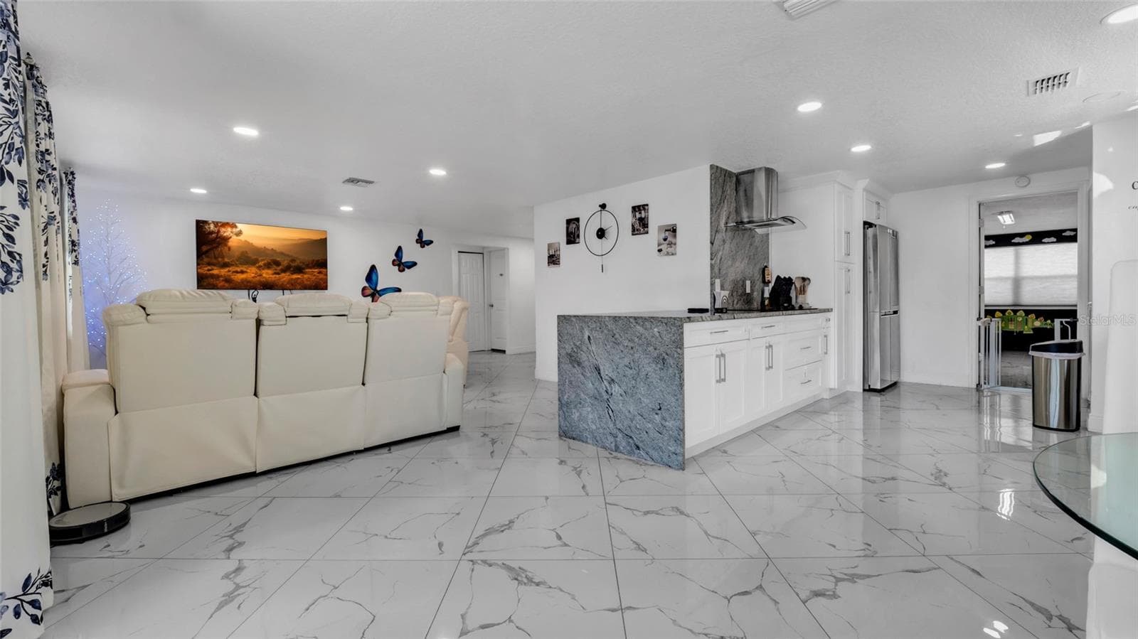 Single Family Residence at 12416 QUEENSLAND LN, TAMPA, photo 10 of 45