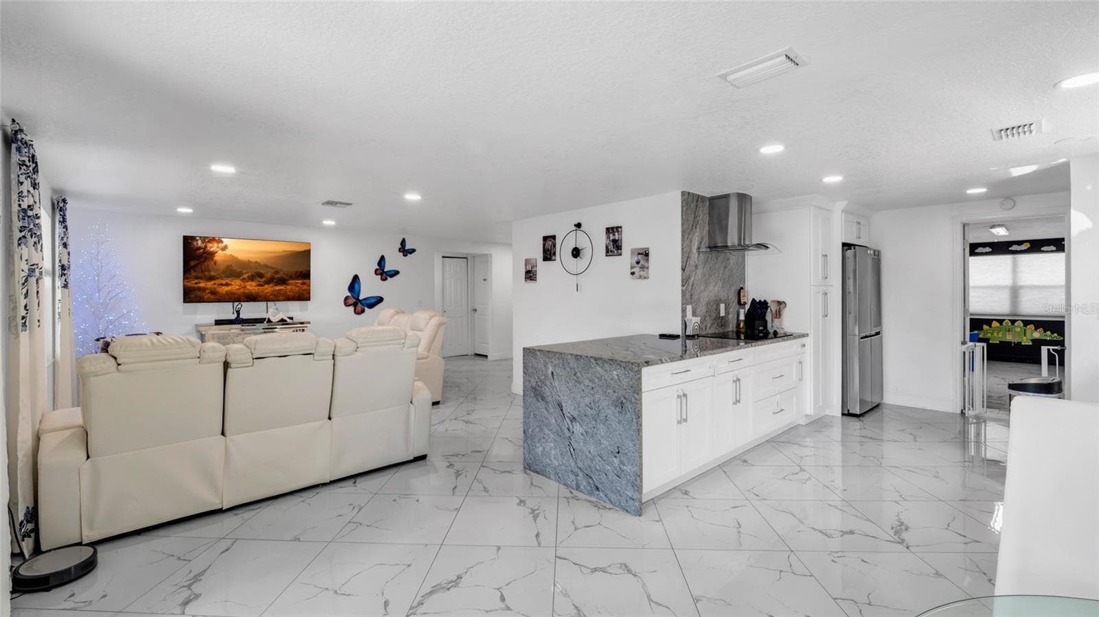 Single Family Residence at 12416 QUEENSLAND LN, TAMPA, photo 11 of 45