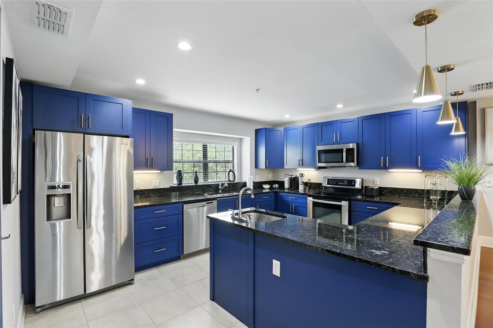 Townhouse at 14501 DAMAI LN, ORLANDO, photo 12 of 53