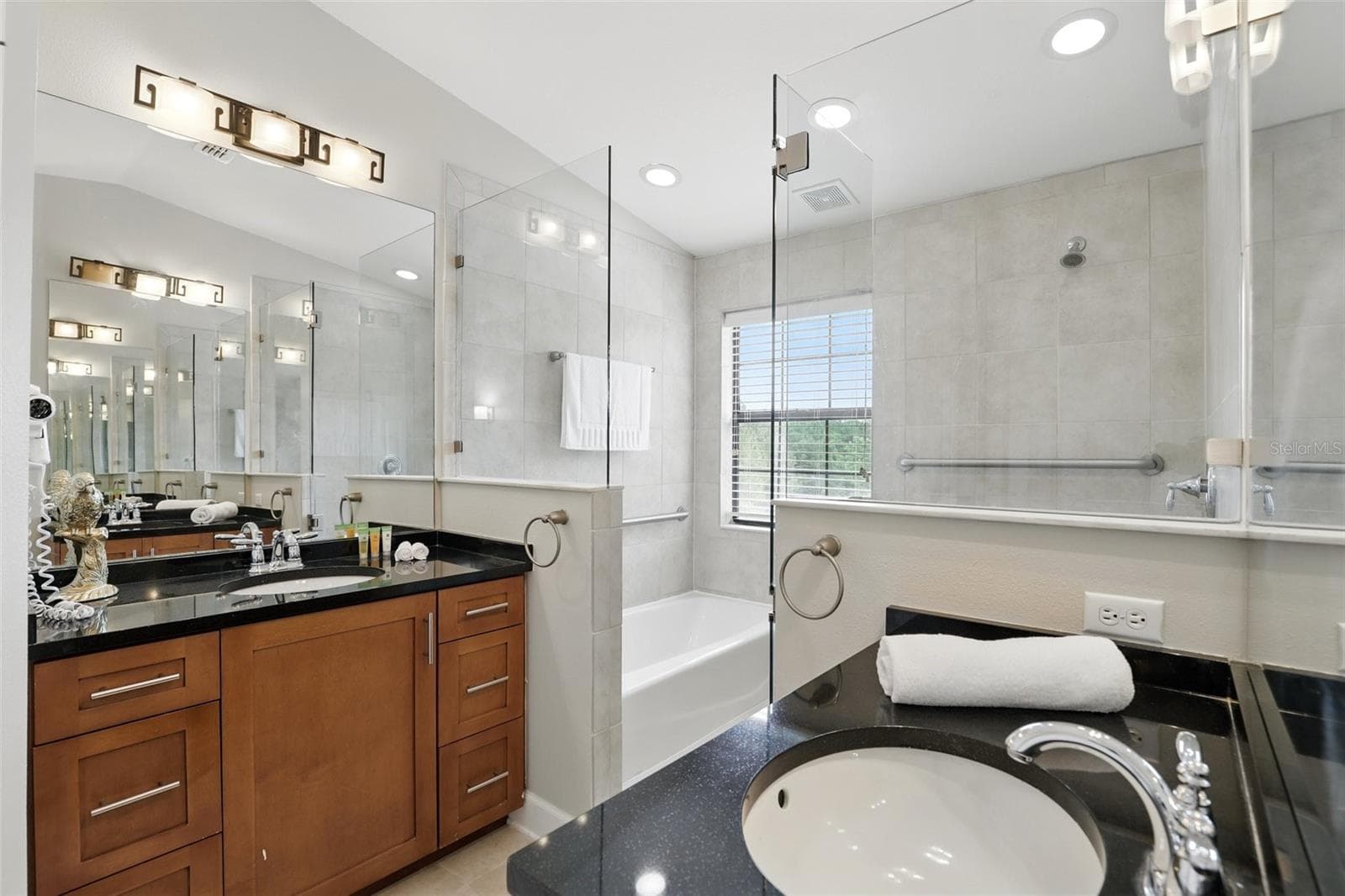 Townhouse at 14501 DAMAI LN, ORLANDO, photo 21 of 53