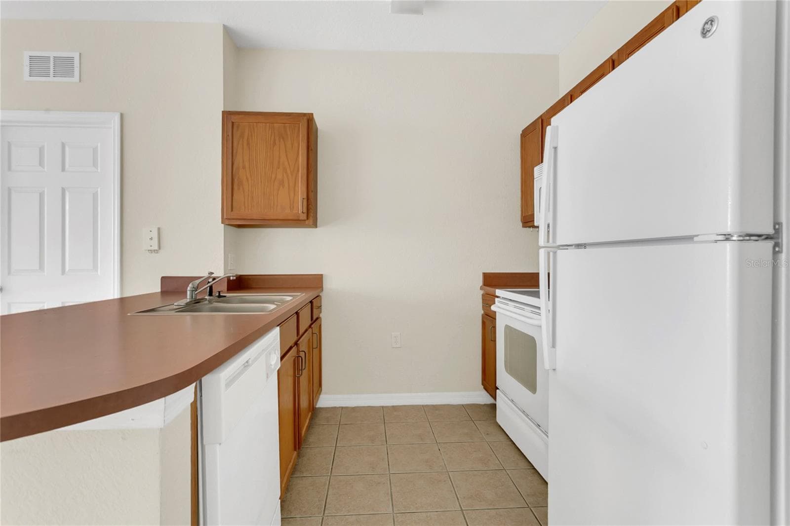 Kitchen - 8213 CLAIRE ANN DR #108, ORLANDO