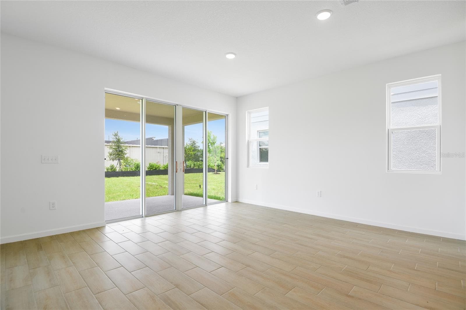 Single Family Residence at 816 LAKE DELL RD, DUNDEE, photo 7 of 20