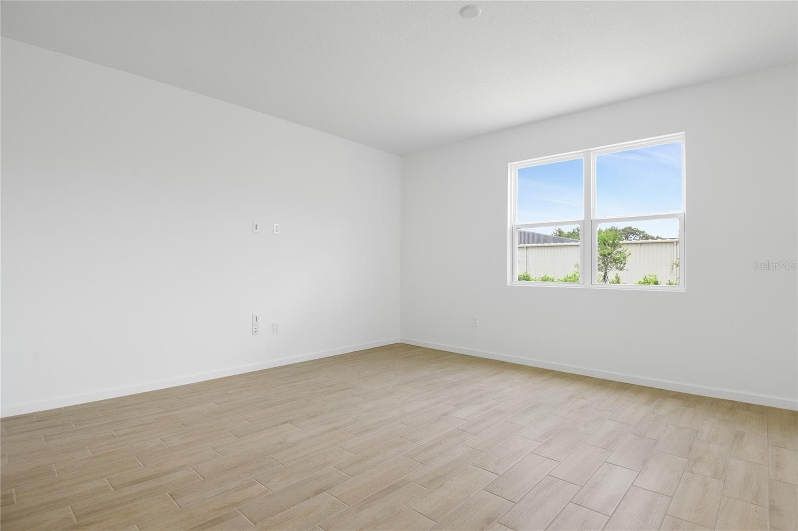 Single Family Residence at 816 LAKE DELL RD, DUNDEE, photo 8 of 20