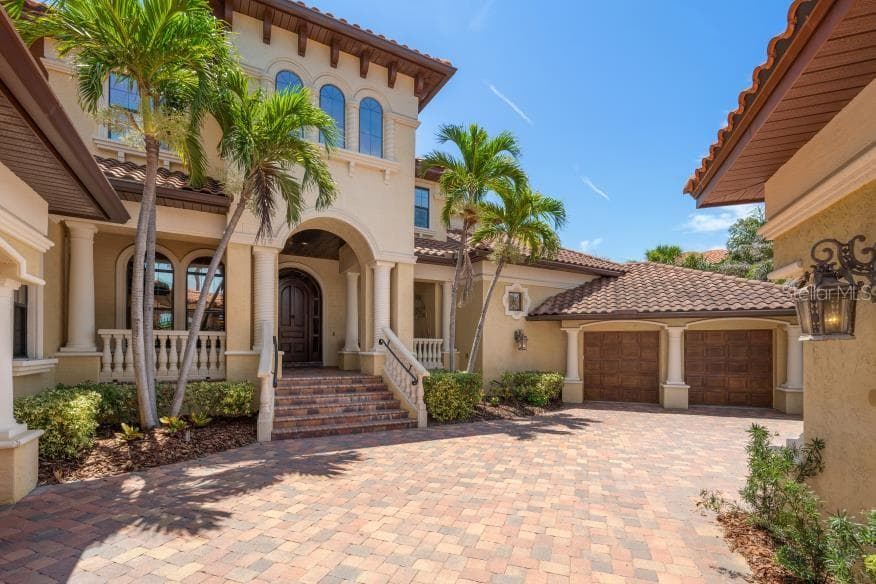 841 PONCE DE LEON DR