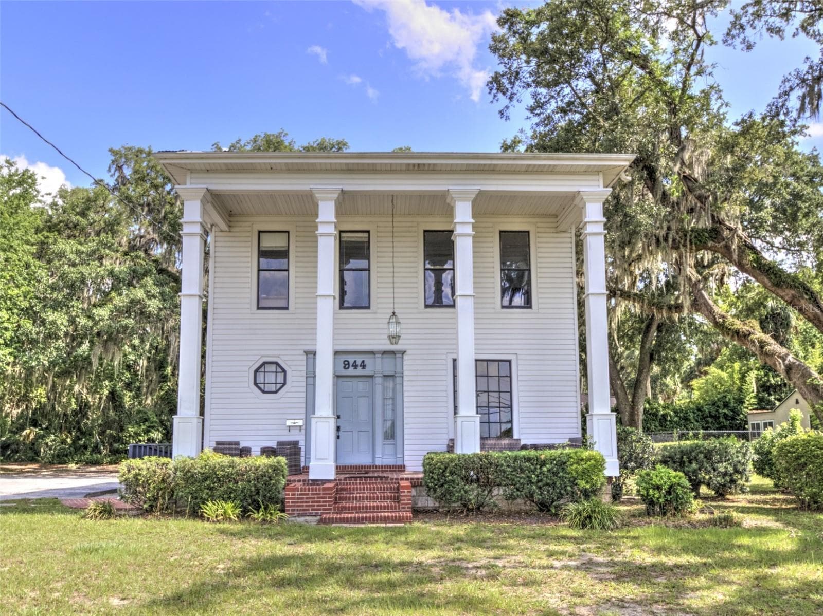 944 E SILVER SPRINGS BLVD