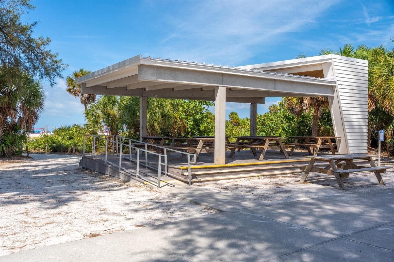 Condominium at 5600 BEACH WAY DR #201, SARASOTA, photo 47 of 95