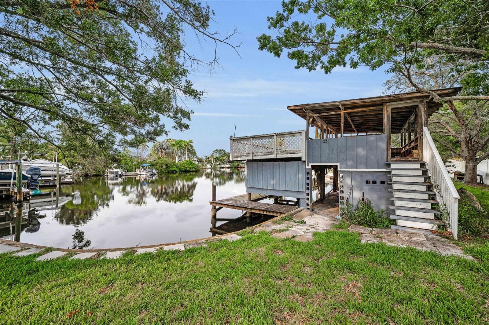 Boathouse - 394 GEORGIA AVE, CRYSTAL BEACH