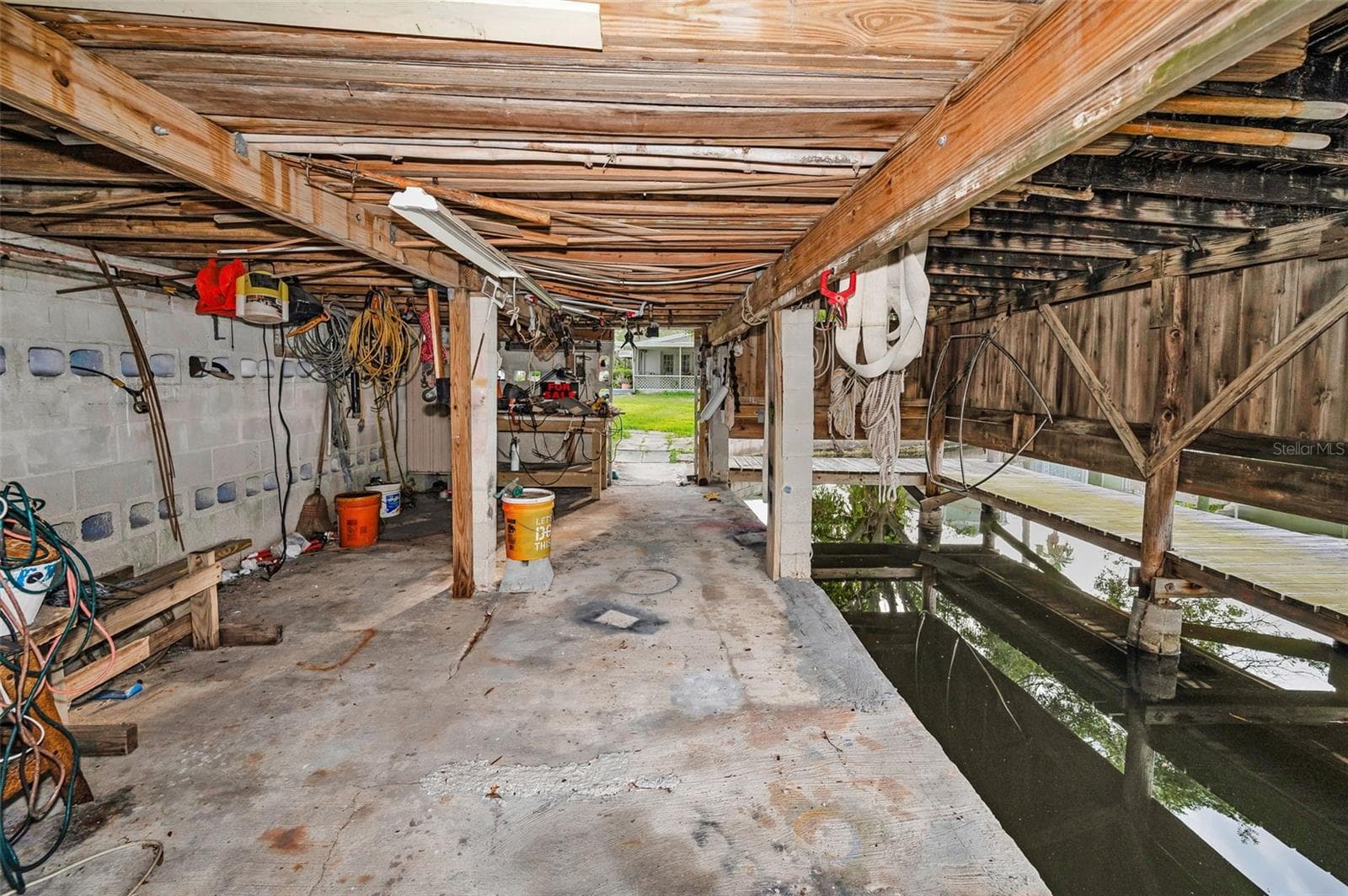 Boathouse Interior - 394 GEORGIA AVE, CRYSTAL BEACH