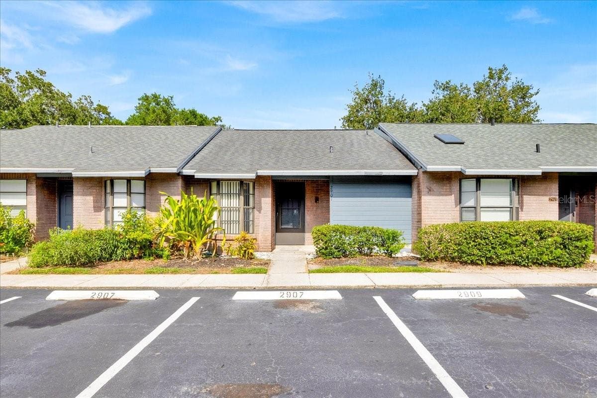 2907 PRINCE OAK CT