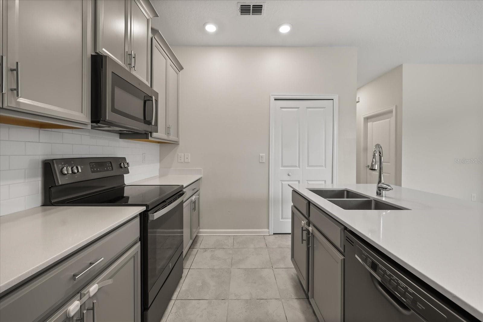 Townhouse at 2966 AQUA VIRGO LOOP #16, ORLANDO, photo 8 of 26