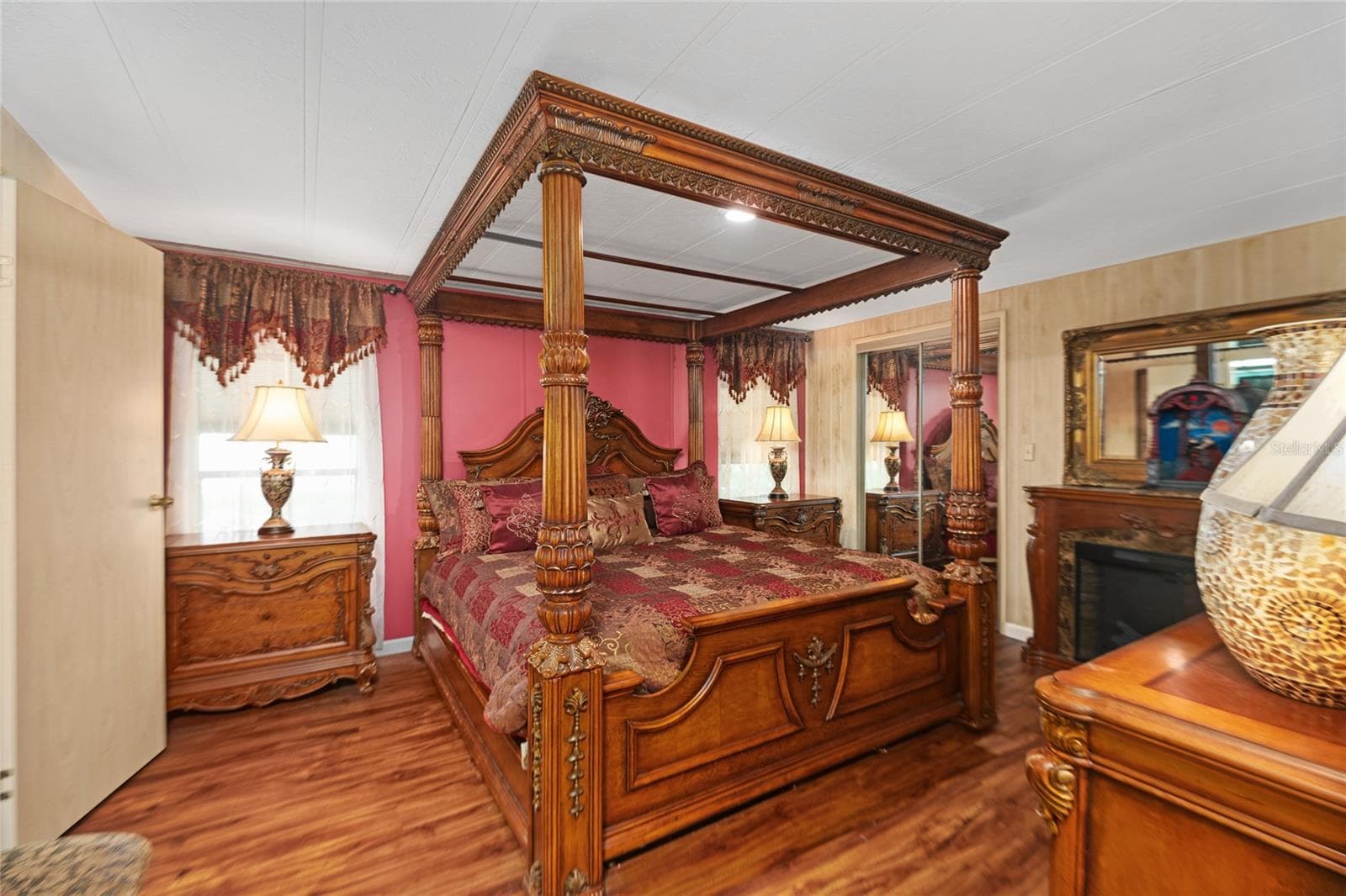 Large primary bedroom has 40 sq ft walk-in closet! - 2002 S CITRUS CIR #1728, ZELLWOOD