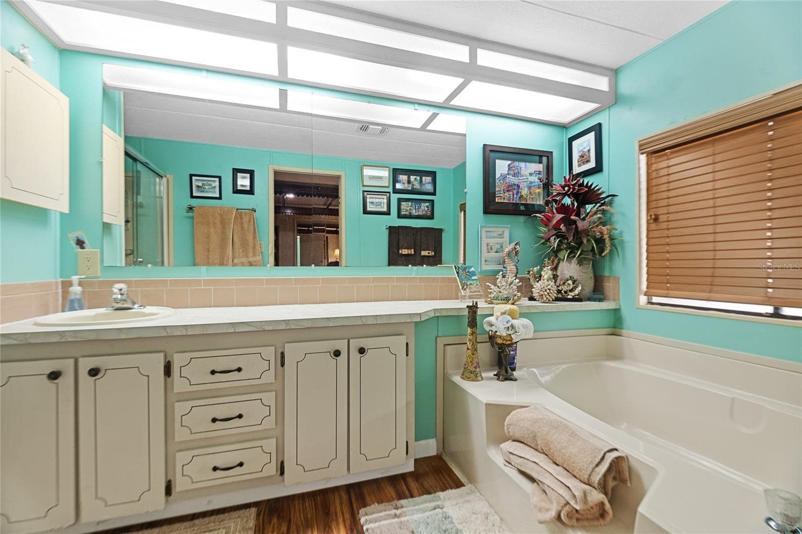 Primary bathroom with garden tub and separate shower - 2002 S CITRUS CIR #1728, ZELLWOOD