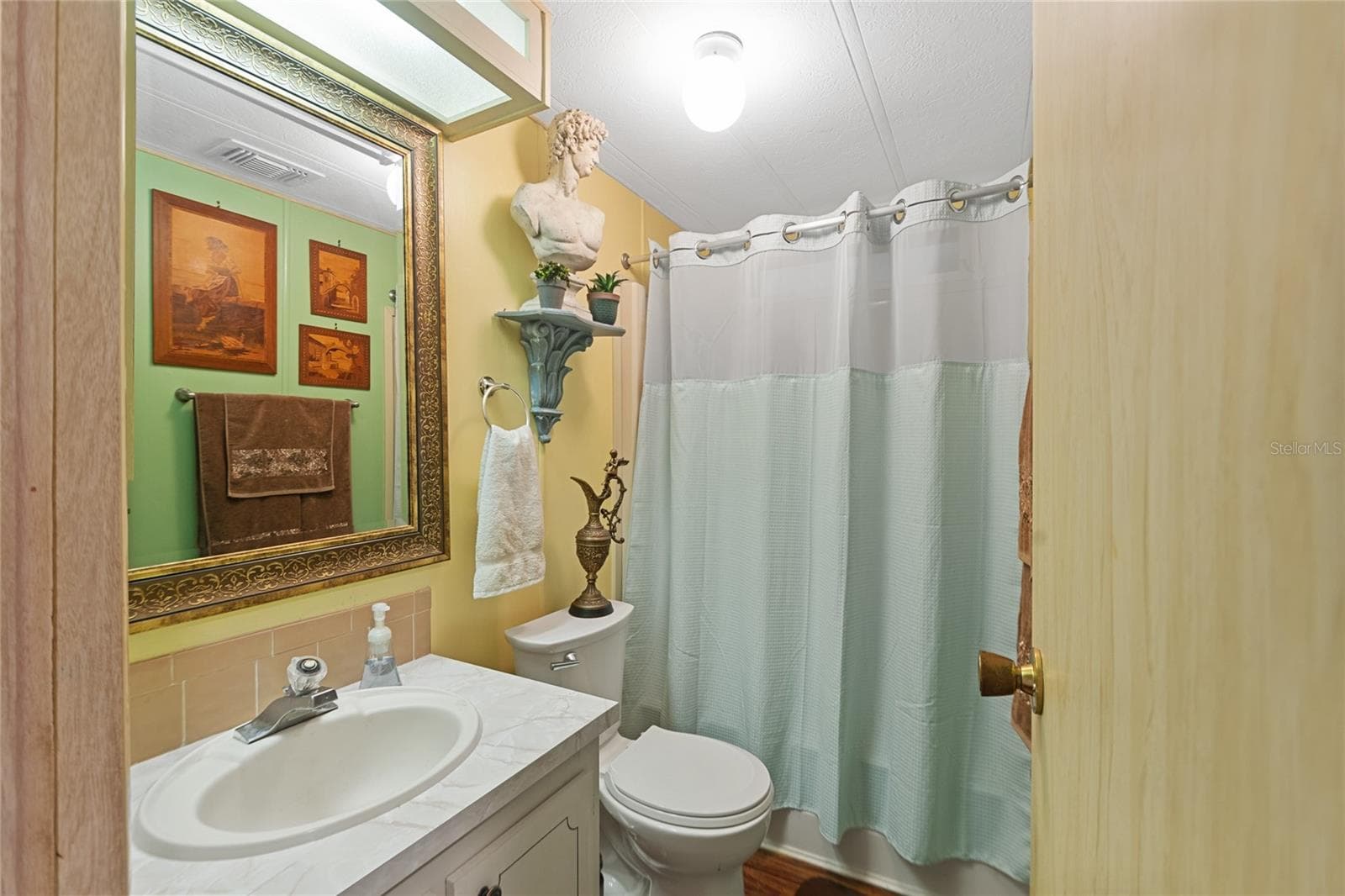 Guest bathroom - 2002 S CITRUS CIR #1728, ZELLWOOD