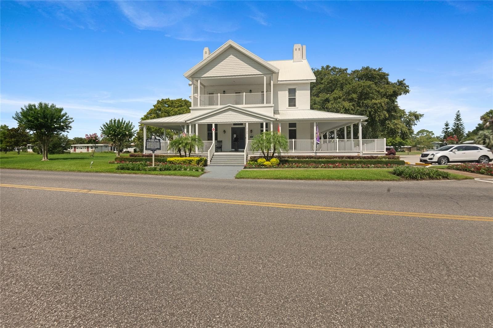 Historical "White House" administrative office building - 2002 S CITRUS CIR #1728, ZELLWOOD