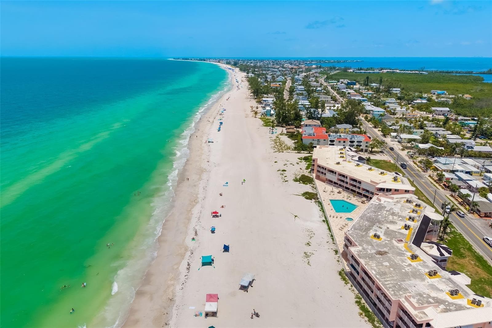 World-famous white sand beaches of Anna Maria Island just two blocks away from your front door. - 2513 AVENUE B #B, BRADENTON BEACH