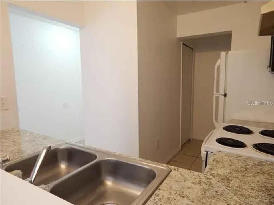 Condominium at 5220 VIA HACIENDA #212, ORLANDO, photo 2 of 10