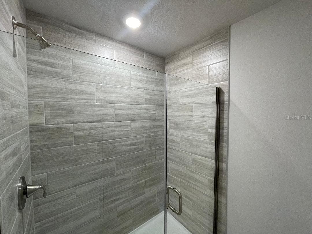 Primary Shower - 13374 OGDEN GLADE RD, DADE CITY