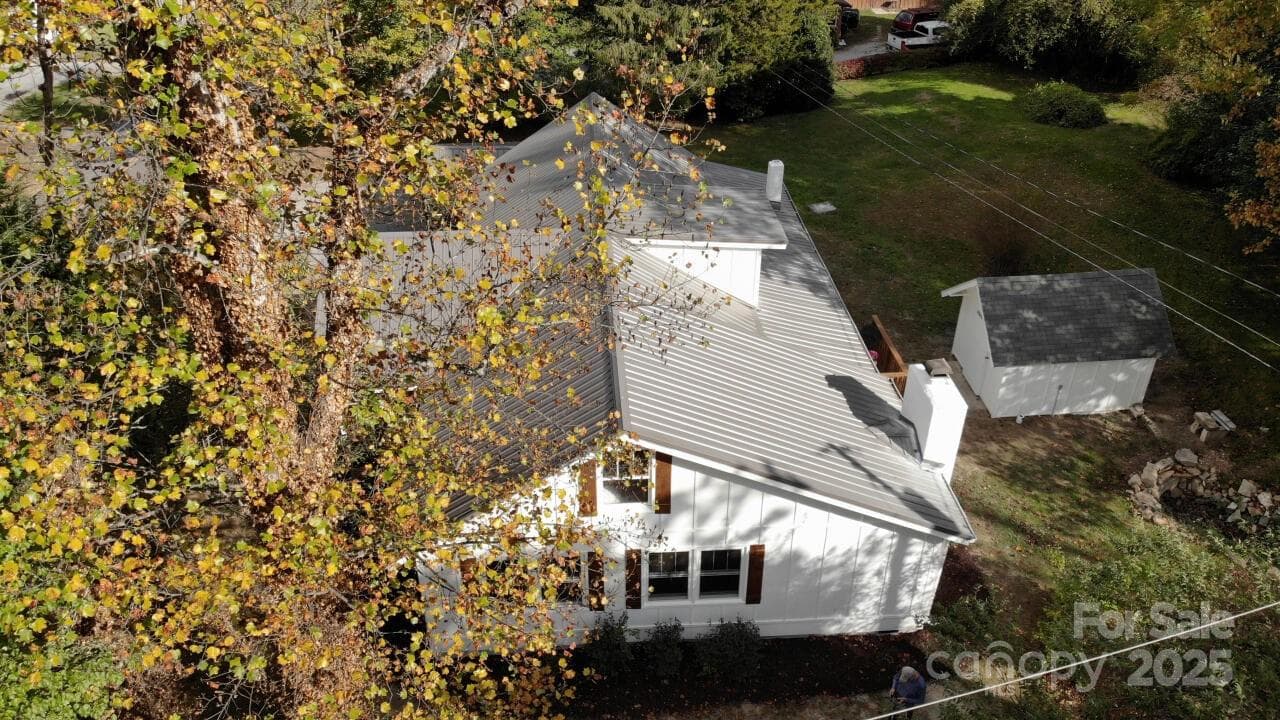 Single Family Residence at Hendersonville, photo 6 of 19