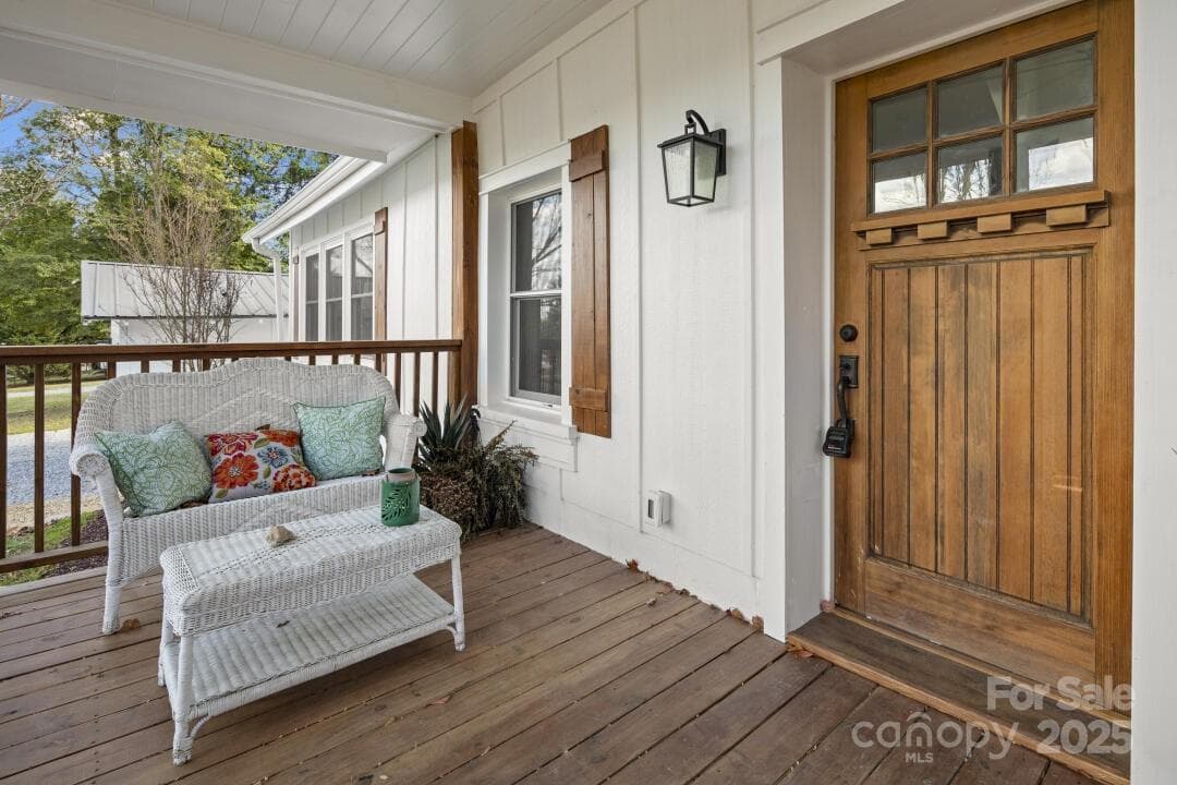 Single Family Residence at Hendersonville, photo 8 of 19