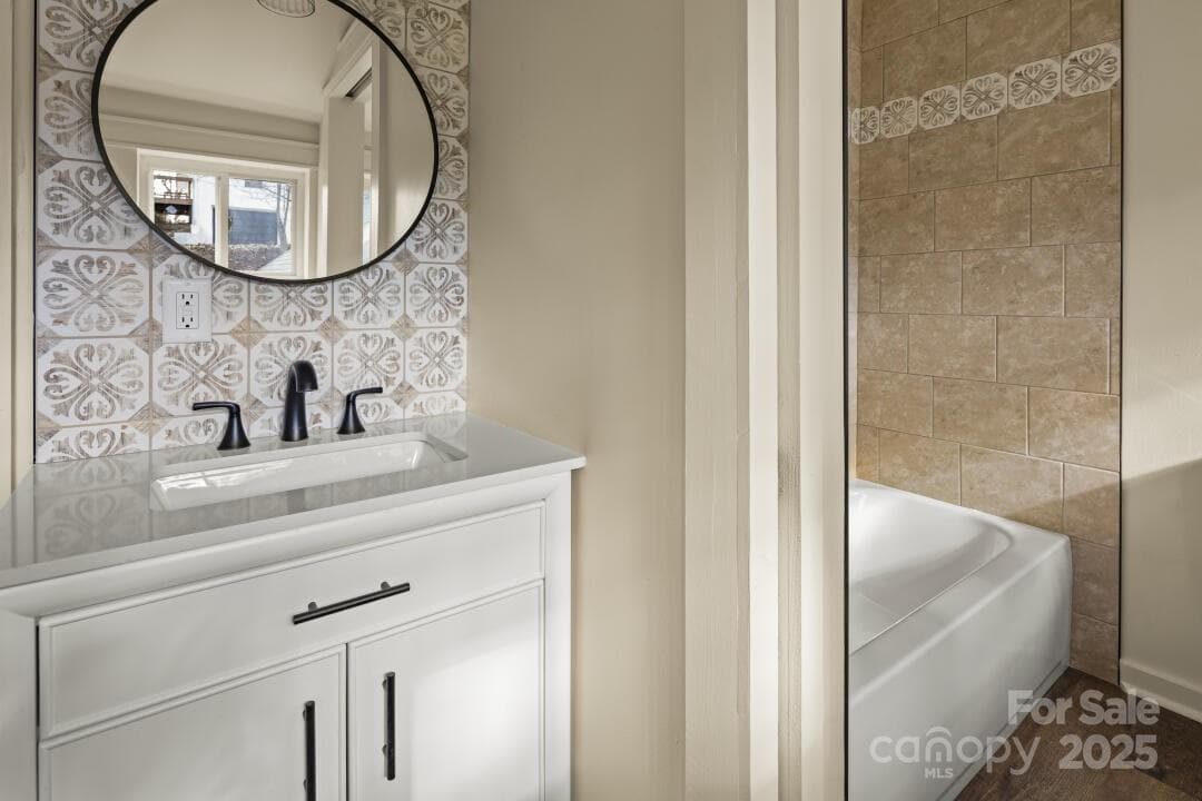 Single Family Residence at Hendersonville, photo 12 of 19