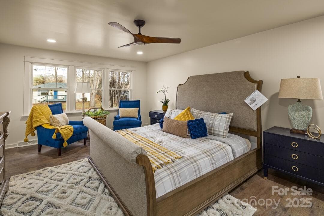 Single Family Residence at Hendersonville, photo 14 of 19