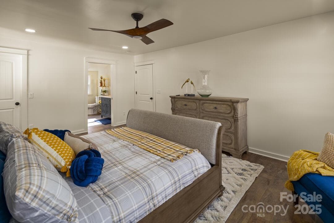 Single Family Residence at Hendersonville, photo 15 of 19