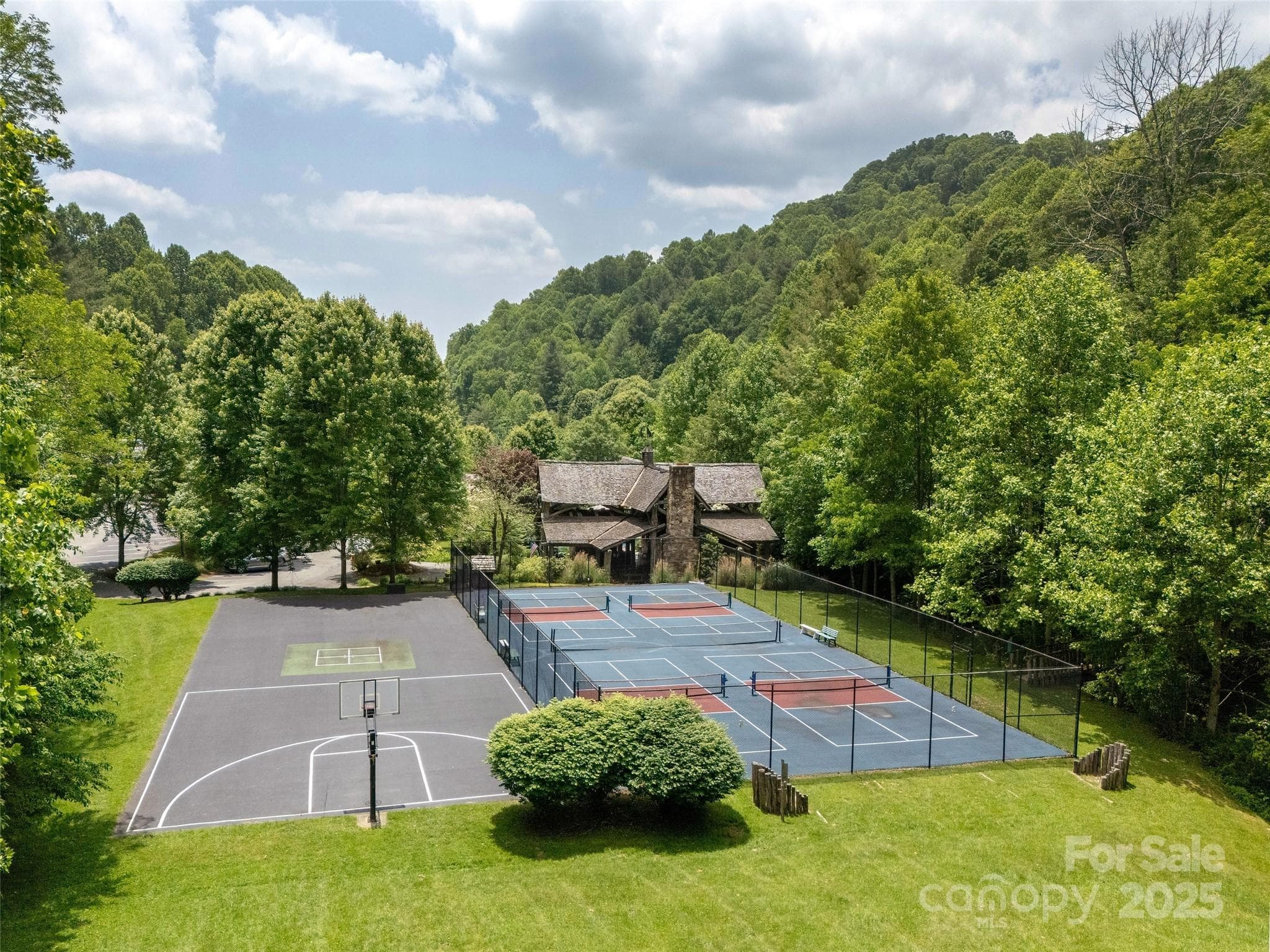 Community Amenities - Mars Hill