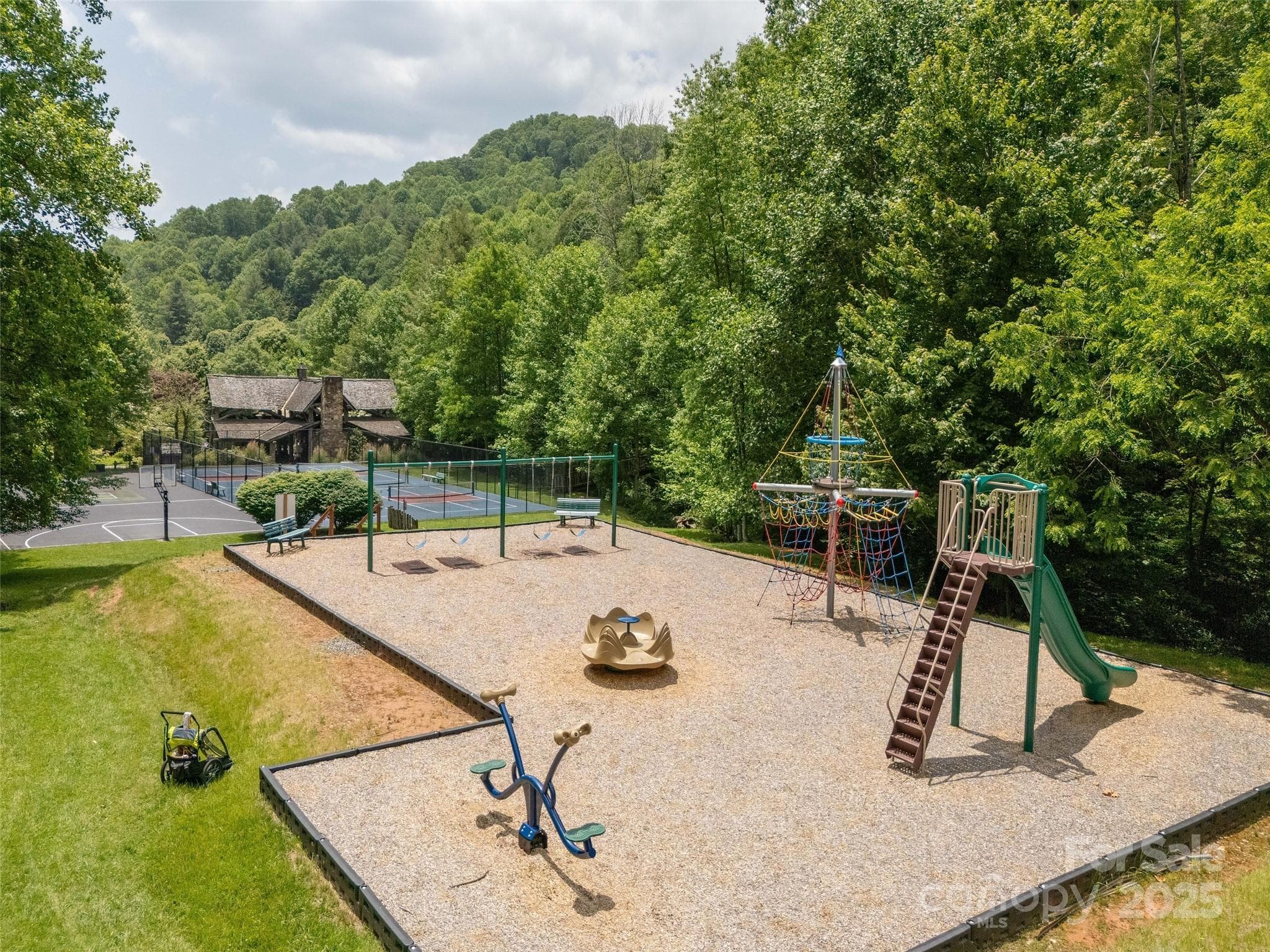 Community Amenities - Mars Hill