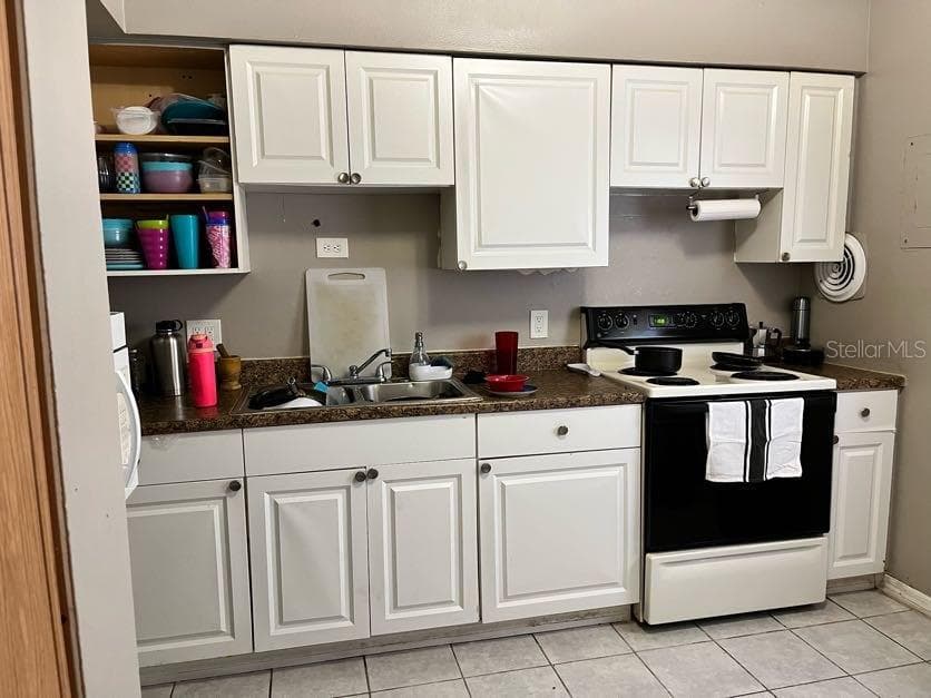 Condominium at 5885 DAHLIA DR #31/116, ORLANDO, photo 3 of 9