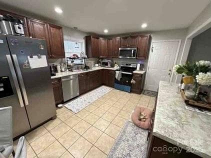 Open concept kitchen/family room w/ many updates - 1203 Pamela Drive, Shelby