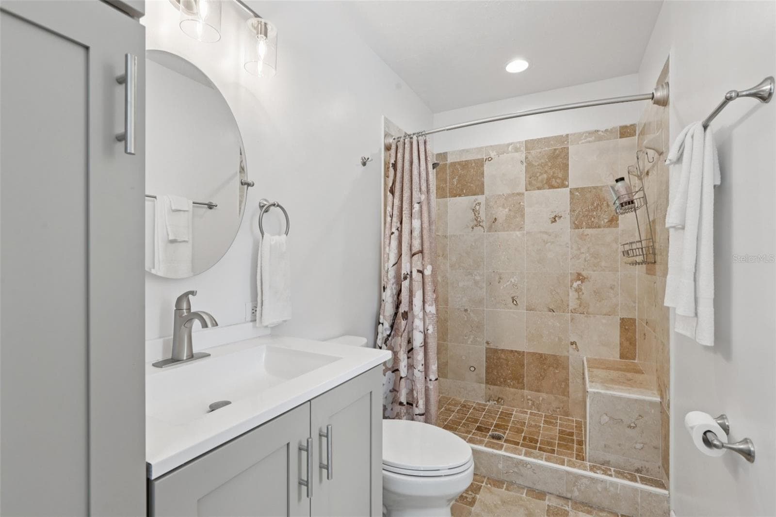 Main bath - 1009 BLACK KNIGHT DR, VALRICO