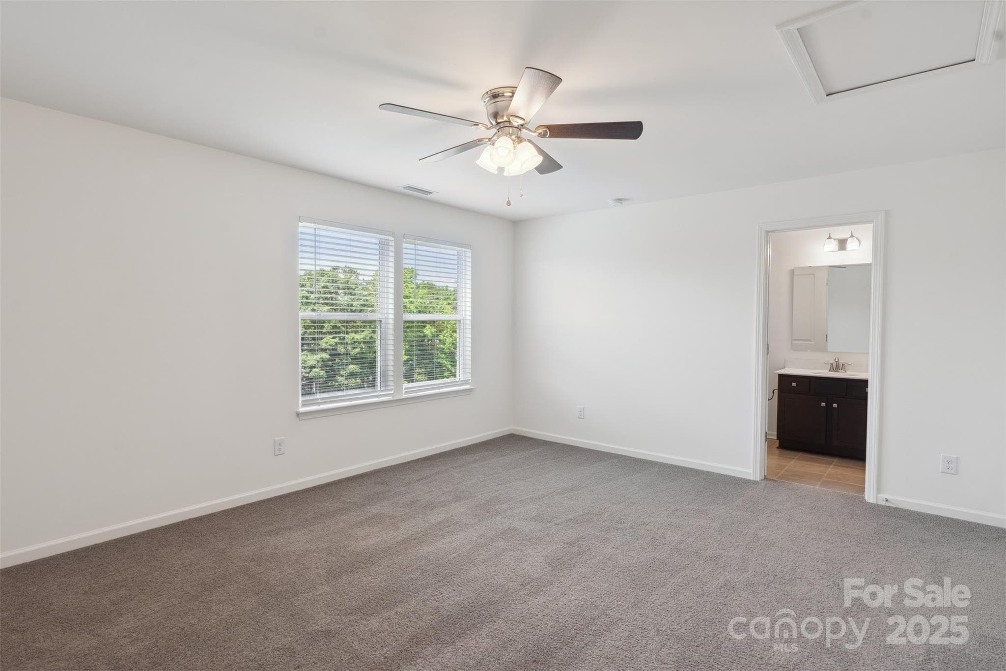 Additional primary bedroom with en-suite bathroom - 117 Carmine Court, Troutman