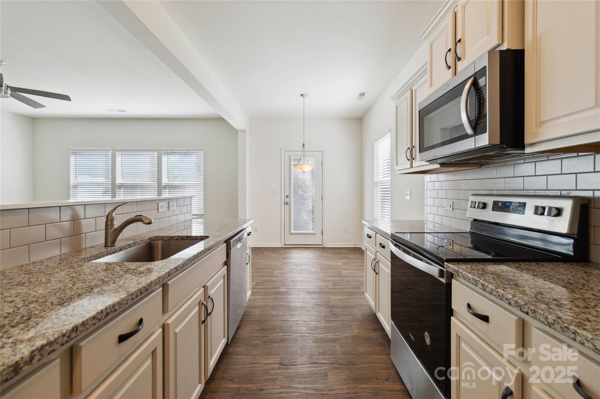 Townhouse at 14027 Clayborn Street, Midland, photo 14 of 35