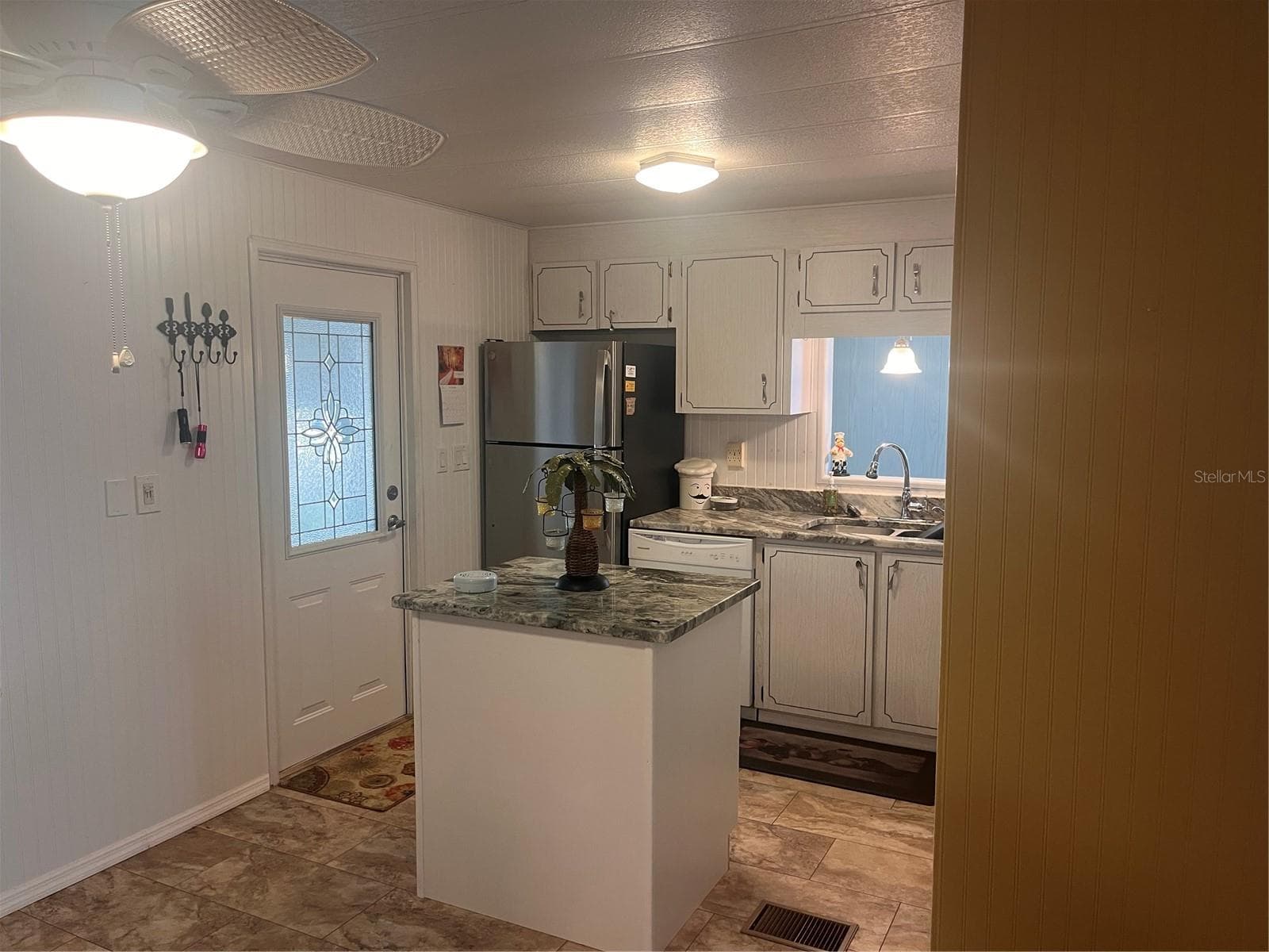 Manufactured Home at 5316 53RD AVE E #Q116, BRADENTON, photo 6 of 36