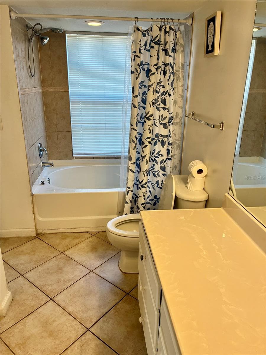 Condo - Hotel at 4149 RESIDENCE DR #801, FORT MYERS, photo 7 of 16