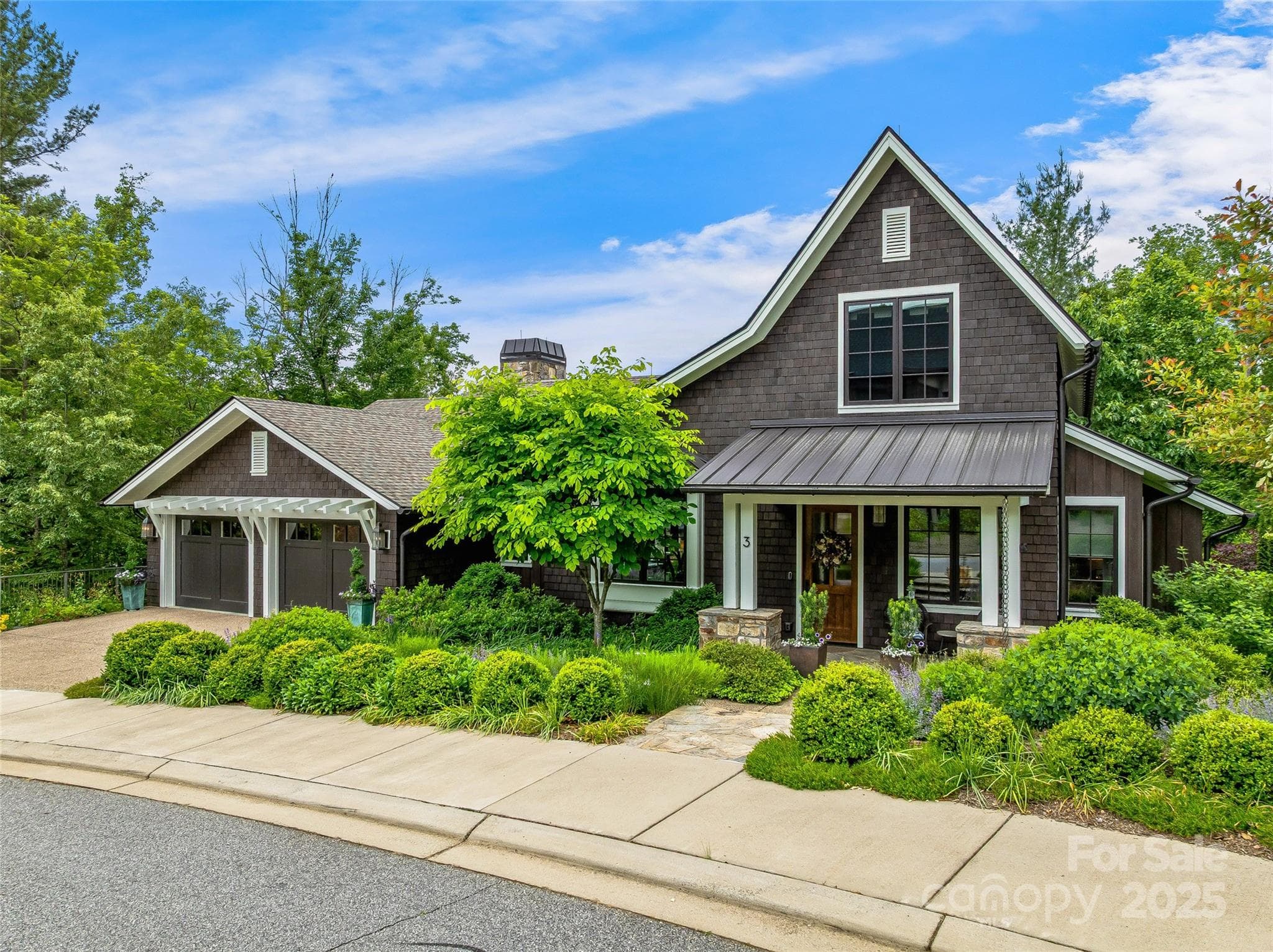 Luxury in design and living at 3 Bayonne Trail in gated Thoms Estate - 3 Bayonne Trail, Asheville