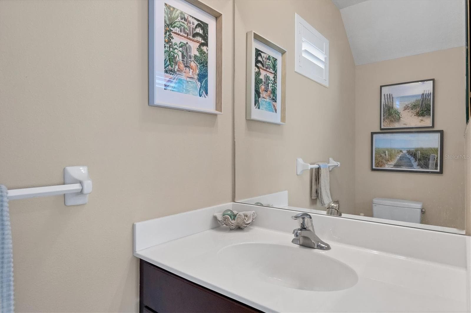 First floor powder room - 4811 WOODBROOK DR, SARASOTA