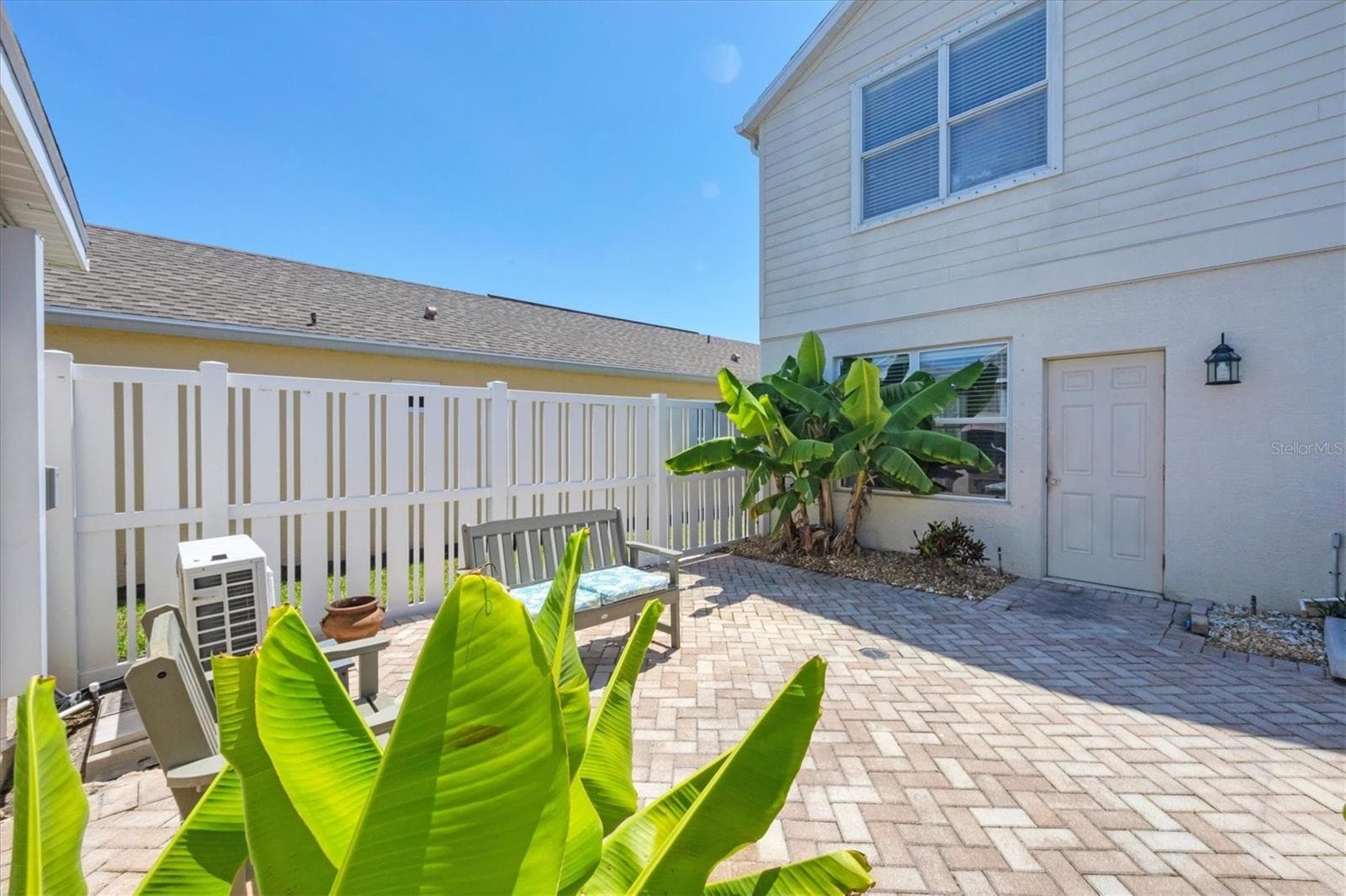 Courtyard between home and 2 car garage - 4811 WOODBROOK DR, SARASOTA