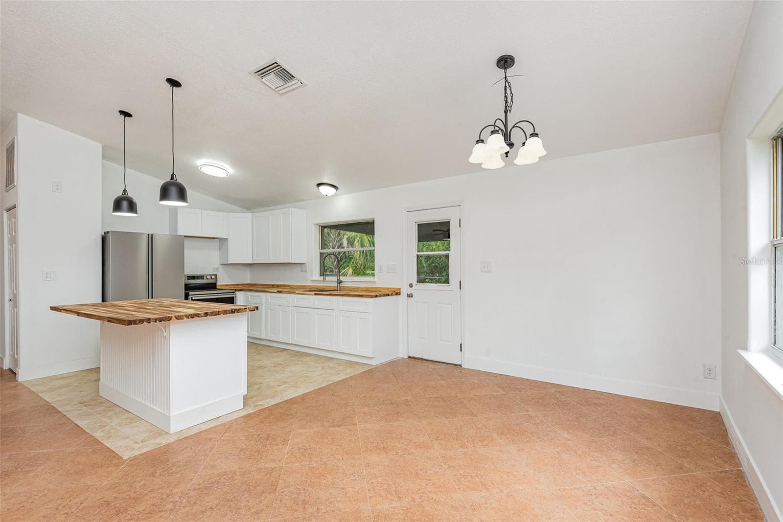 Single Family Residence at 4085 CYPRESS BEND, GENEVA, photo 7 of 17