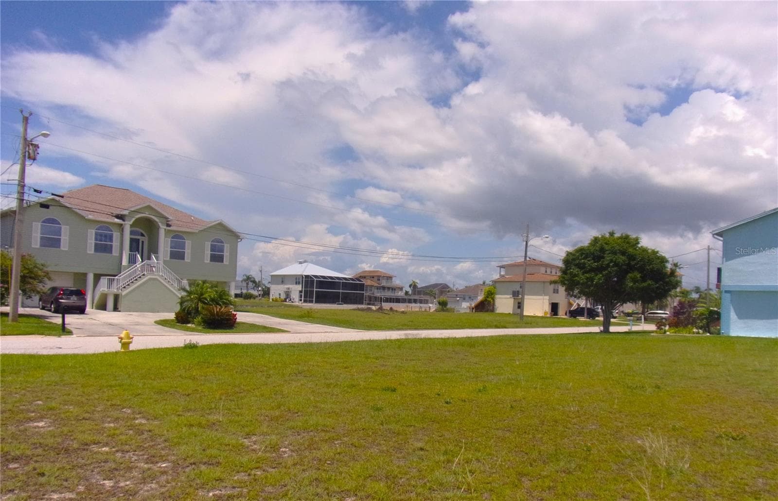 Looking East or right of the front - 3406 BLUEFISH DR, HERNANDO BEACH