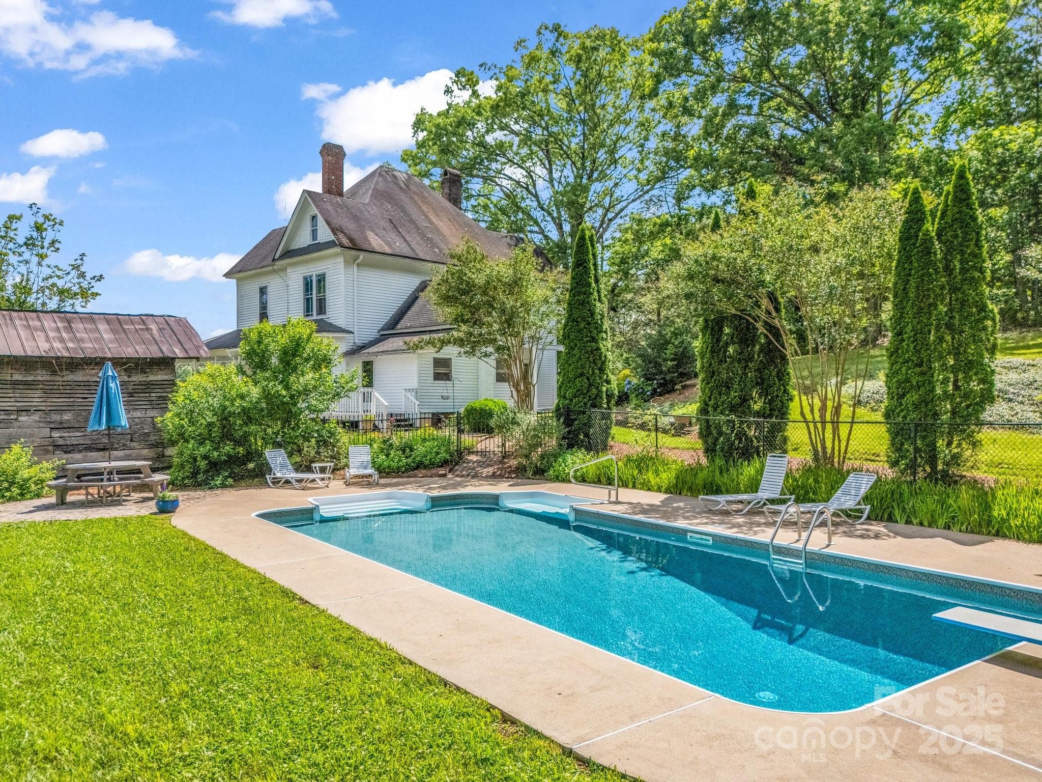 Beautiful pool behind house - Lake Lure