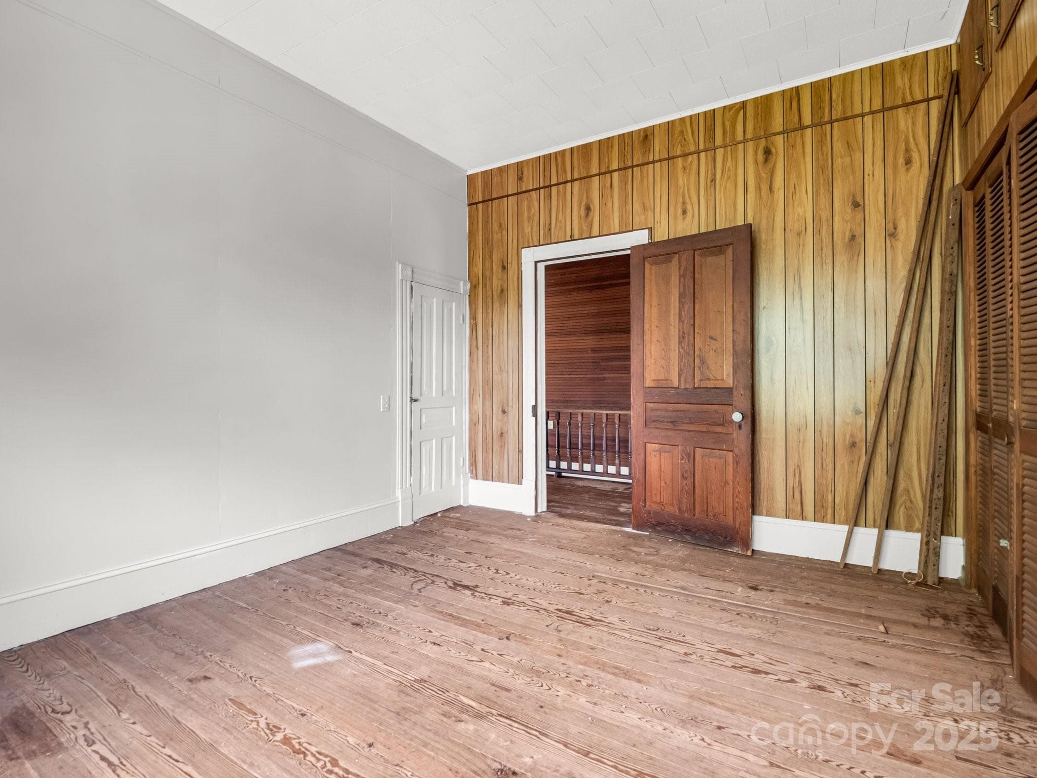 upper level room - Lake Lure