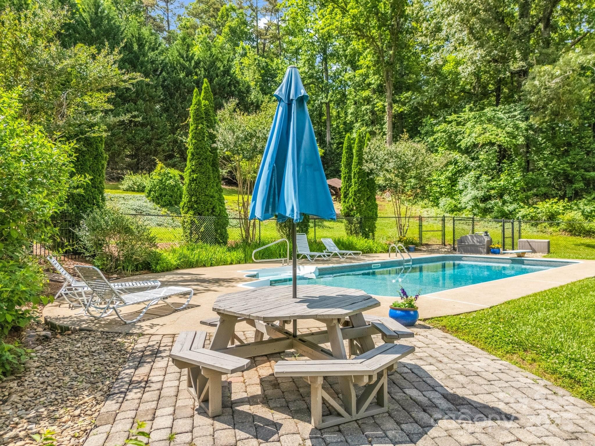 Pool with surrounding grounds - Lake Lure